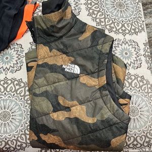 North face camo vest brand new without tags